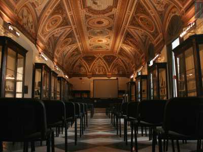 Il Salone degli Affreschi, adibito a museo archeologico nel 1890 e usato dal 2003 anche come sala conferenze